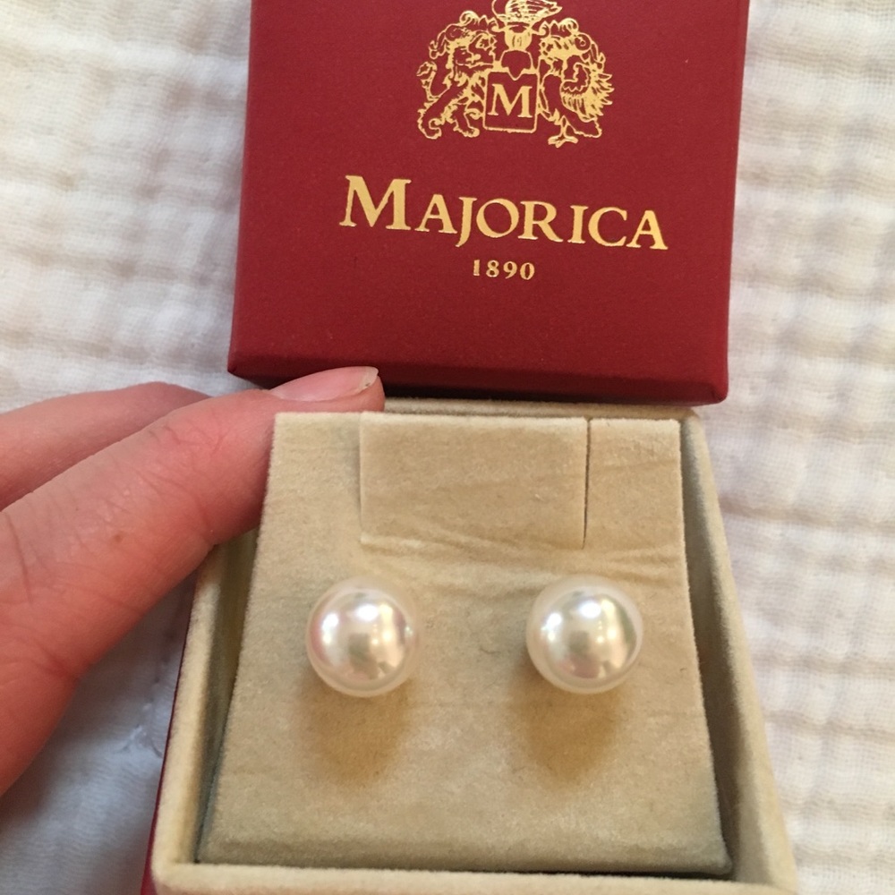 Majorca pearl earring (larger pair)